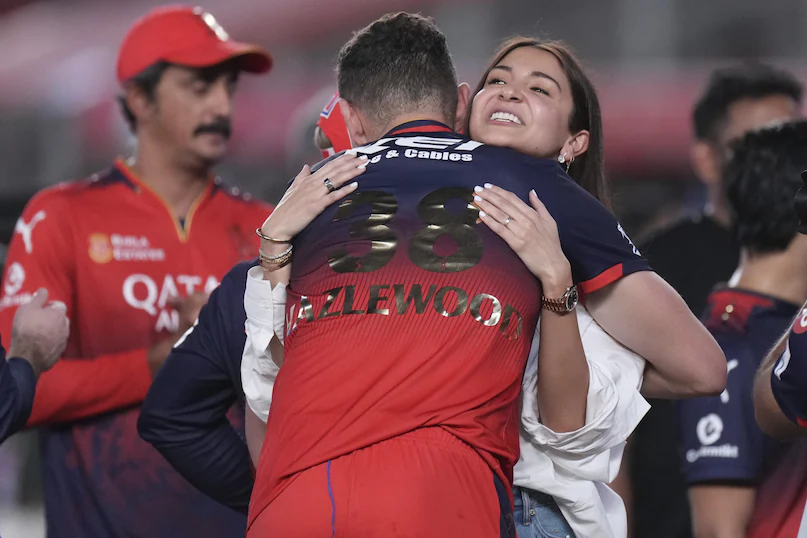 Virat-Kohli-and-Anushka-Sharma-
