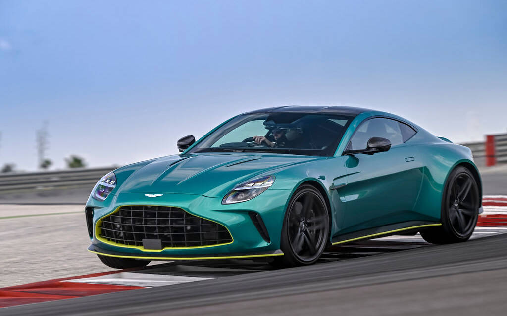 aston-martin-vantage-2025-price-features-review-hindi