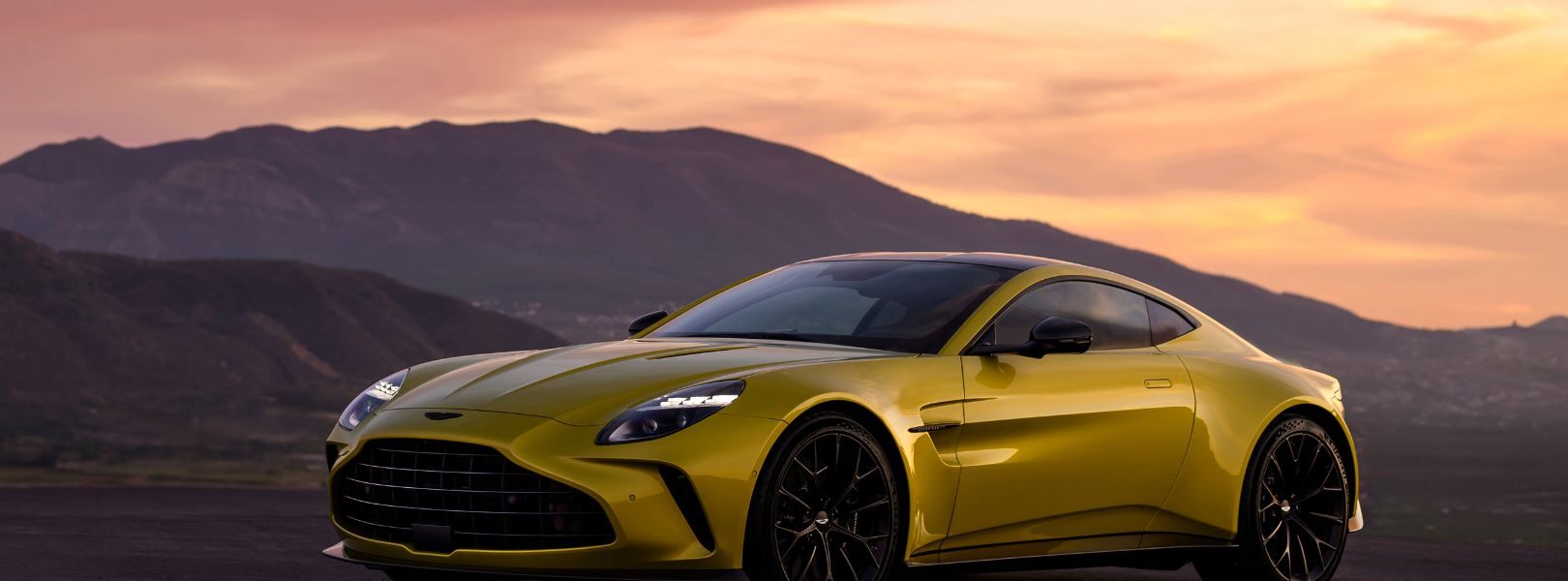 aston-martin-vantage-2025-price-features-review-hindi