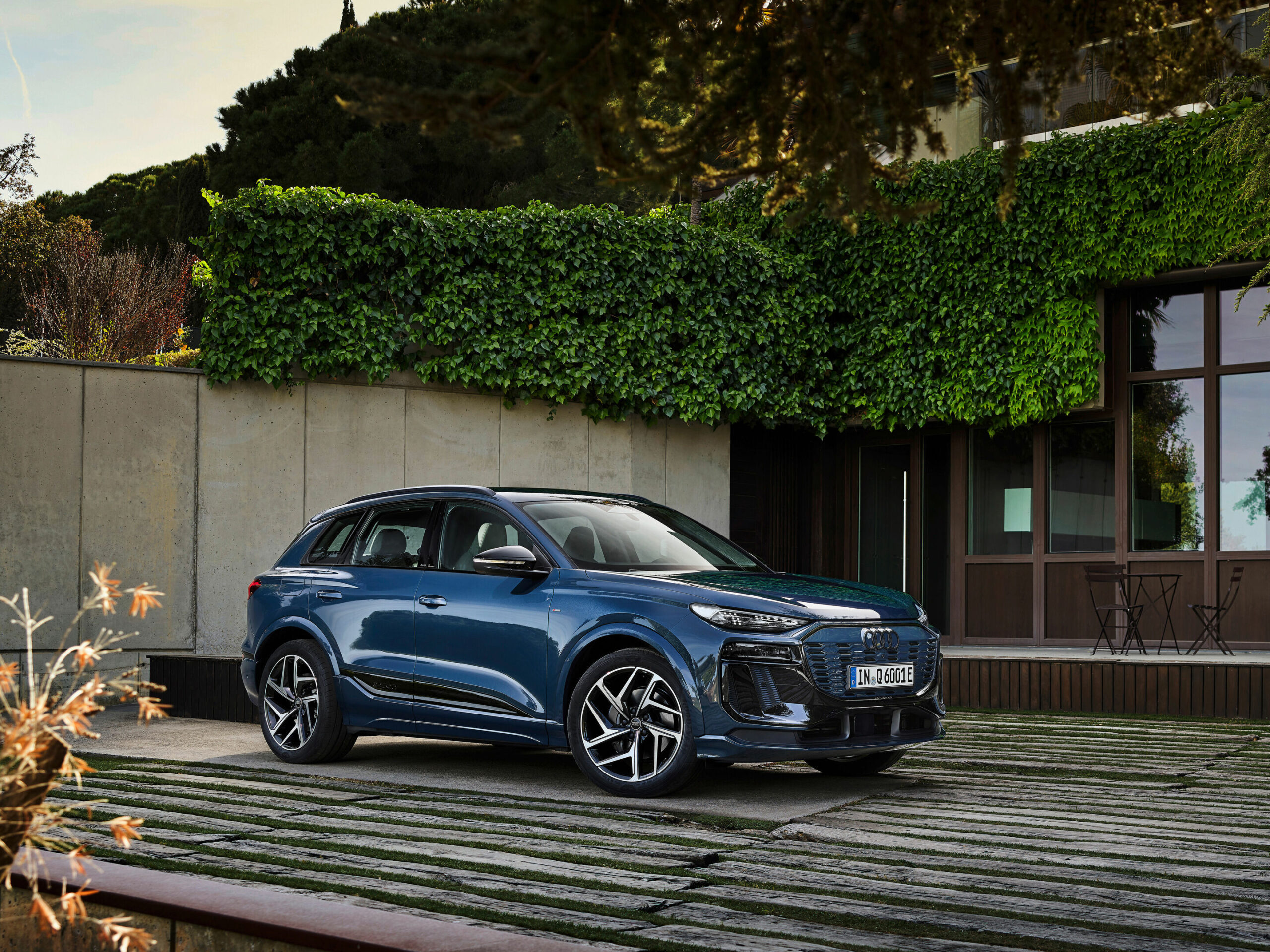 audi-q6-e-tron-price-smart-features-electric-suv