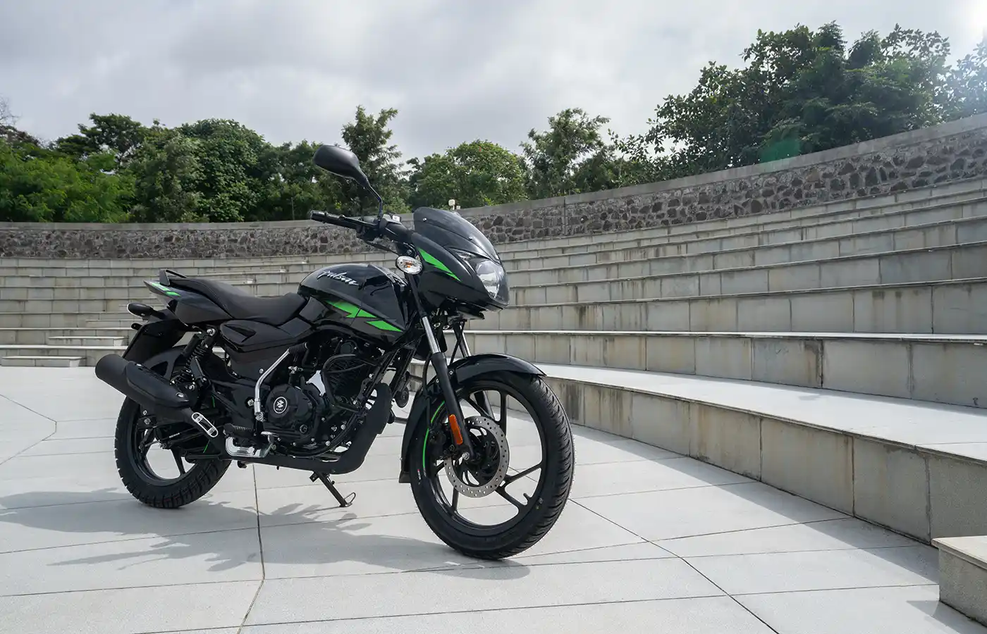 bajaj-pulsar-125-2025-price-mileage-features-review-hindi