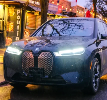 bmw-ix-2025-electric-suv-smart-interior-ai-tech-india