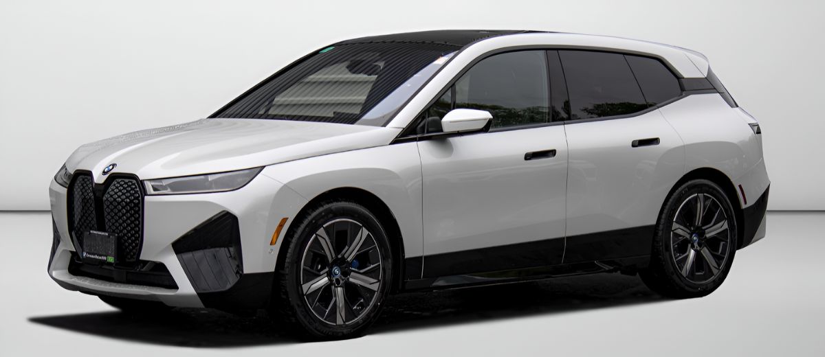 bmw-ix-2025-electric-suv-smart-interior-ai-tech-india
