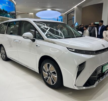 mg-m9-ev-ai-features-luxury-mpv-price-india