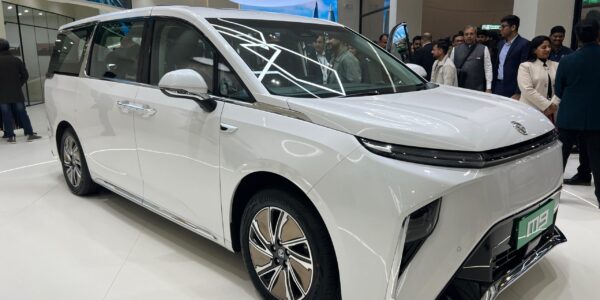 mg-m9-ev-ai-features-luxury-mpv-price-india