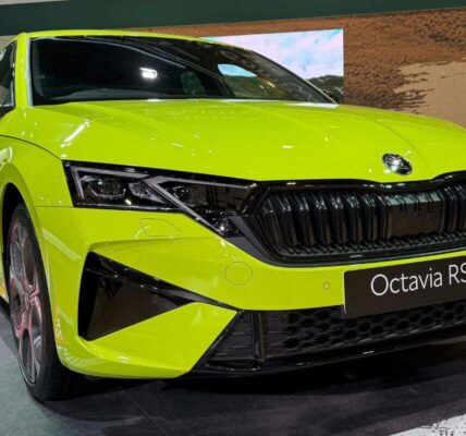 skoda-octavia-rs-2025-hi-tech-performance-sedan