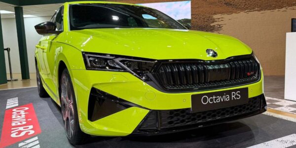 skoda-octavia-rs-2025-hi-tech-performance-sedan