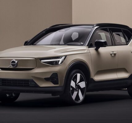 volvo-ex40-2025-electric-suv-hindi-review