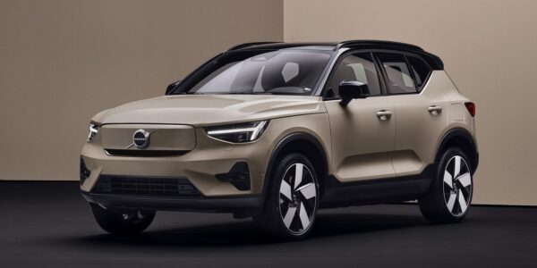 volvo-ex40-2025-electric-suv-hindi-review