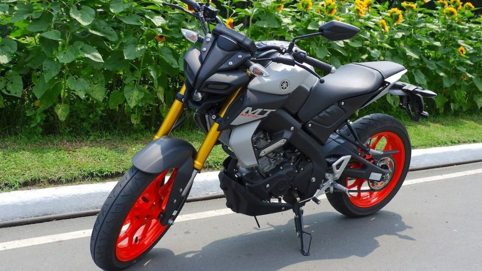 yamaha-mt15-v2-155cc-price-features