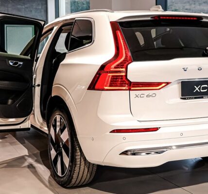 2025-volvo-xc60-advanced-technology-luxury